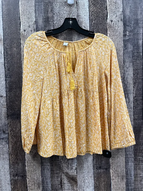 women's tops for those who want to add a touch of sophistication to their casual attireTop Long Sleeve By Old Navy In Gold, Size: S