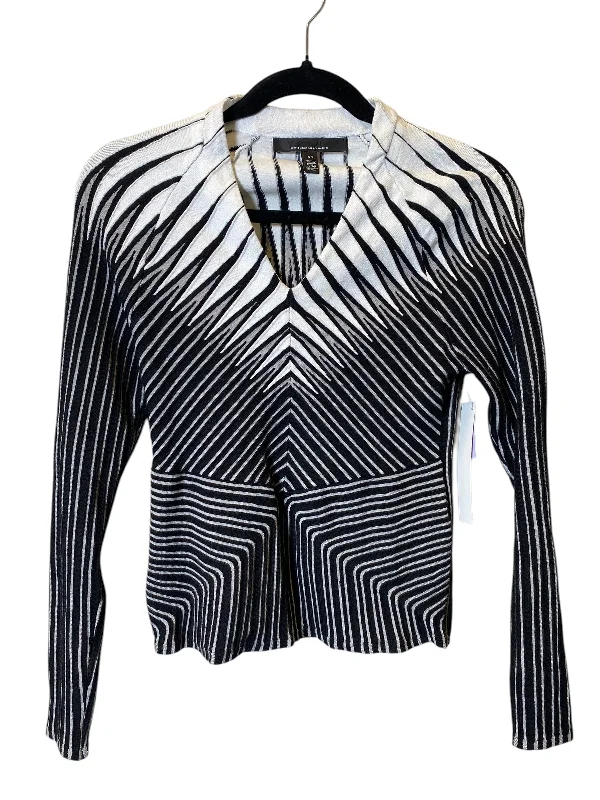 elegant women's topsTop Long Sleeve By White House Black Market In Black & White, Size: Xs